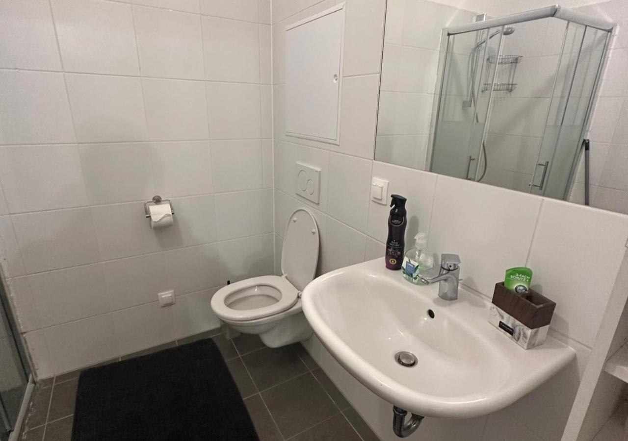 Cozy Two-room Near Vic Apartament *